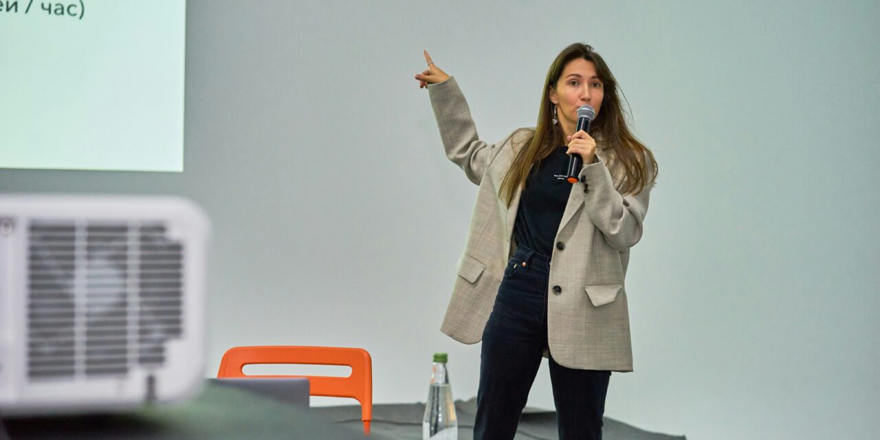 Learn to Give a Speech Like a Business Pro with 8 Tips