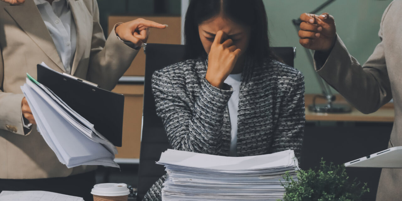 These 13 Red Flags Are Signs Employees Dislike You